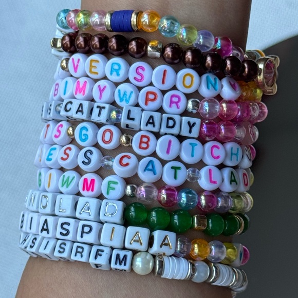 Taylor Swift Friendship Bracelets: Acronym Edition - Picture 3 of 15